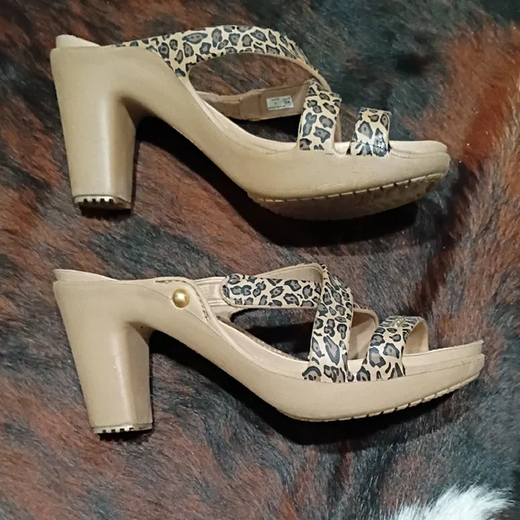 CROCS Women's Beige Leopard Print Sandals - Picture 2 of 2